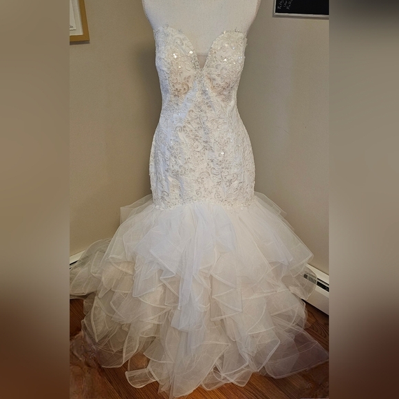 NWOT strapless mermaid bridal gown - Picture 2 of 10